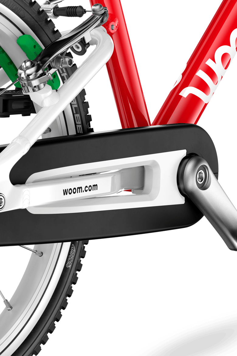 Detailed view of the closed chainguard on the woom GO 2 children's bike