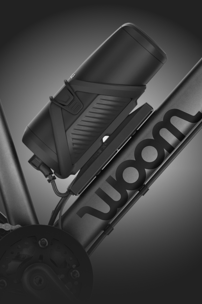 Nahaufnahme des schwarzen Akkus am Rahmen des woom EXPLORE e E-Bikes.