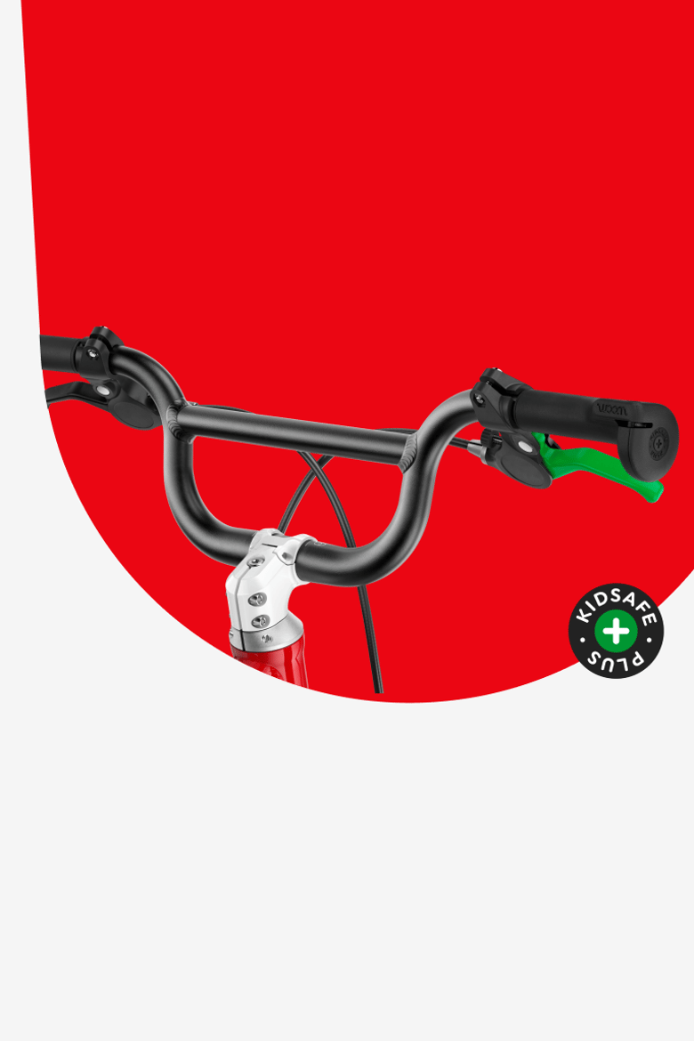 Detal wspornika, kierownicy BMX i chwytów w rowerku woom GO 1 PLUS.