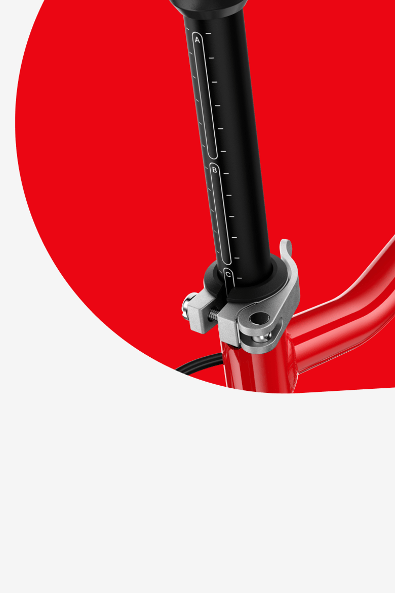 Zilveren zadelpenklem met zilveren snelspanner op de woom GO 3.