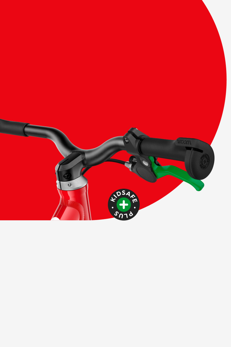 Detal przedstawiający wspornik kierownicy i chwyty w rowerku woom GO 1.