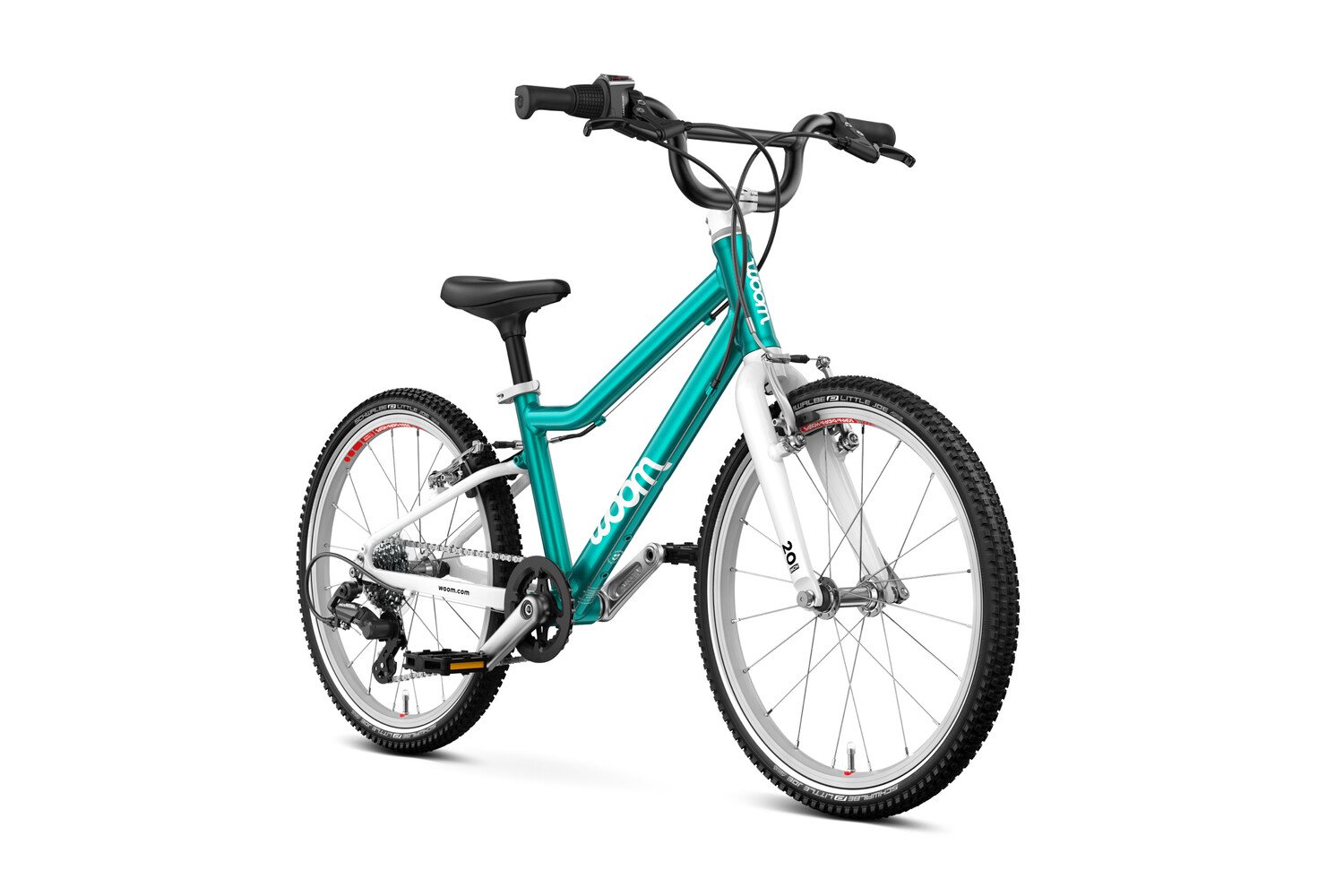 Vue latérale de l’avant d’un vélo woom GO 4 de couleur woom red, pour les enfants dès six an.
