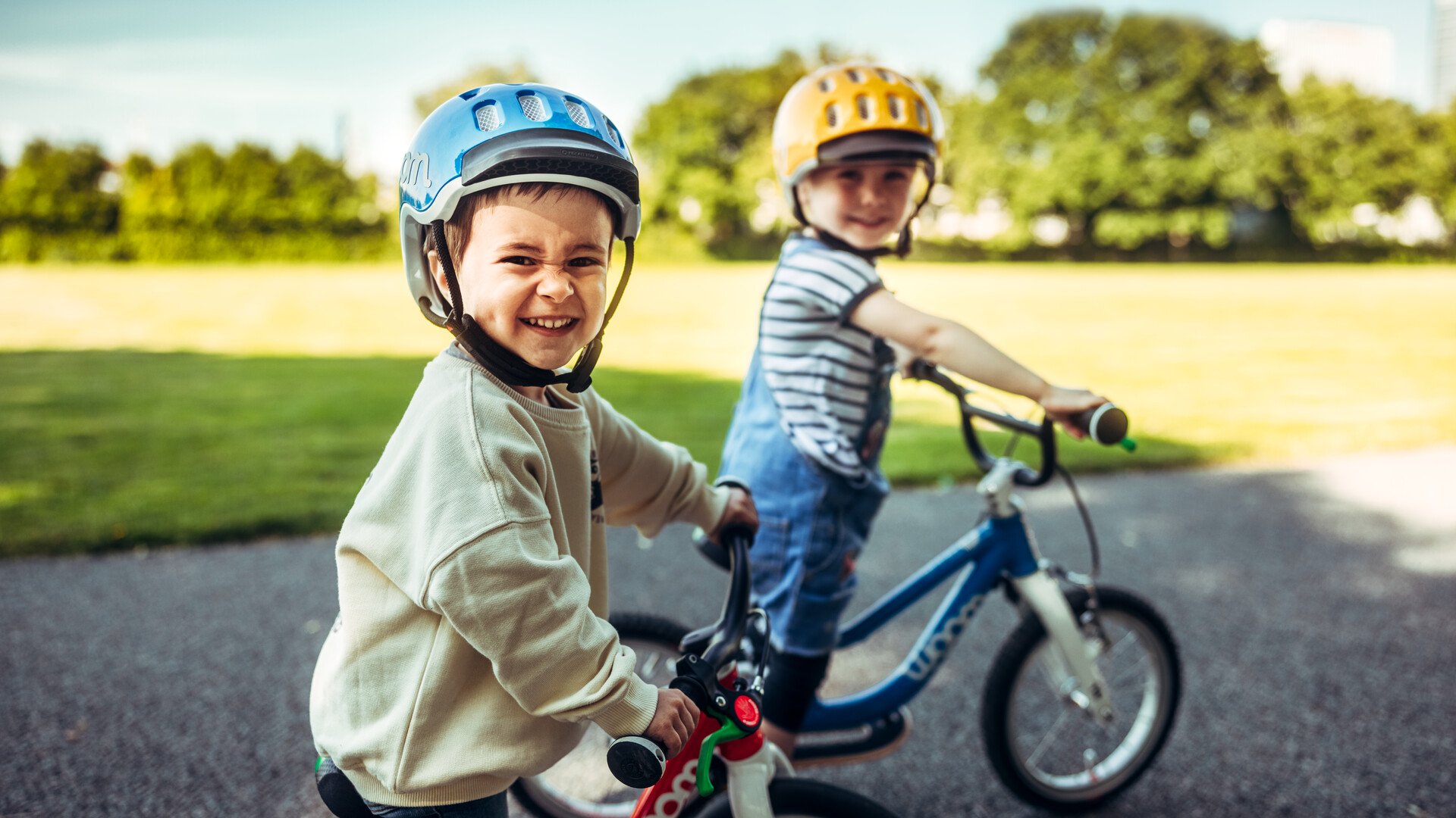 Woom bike shop with training wheels