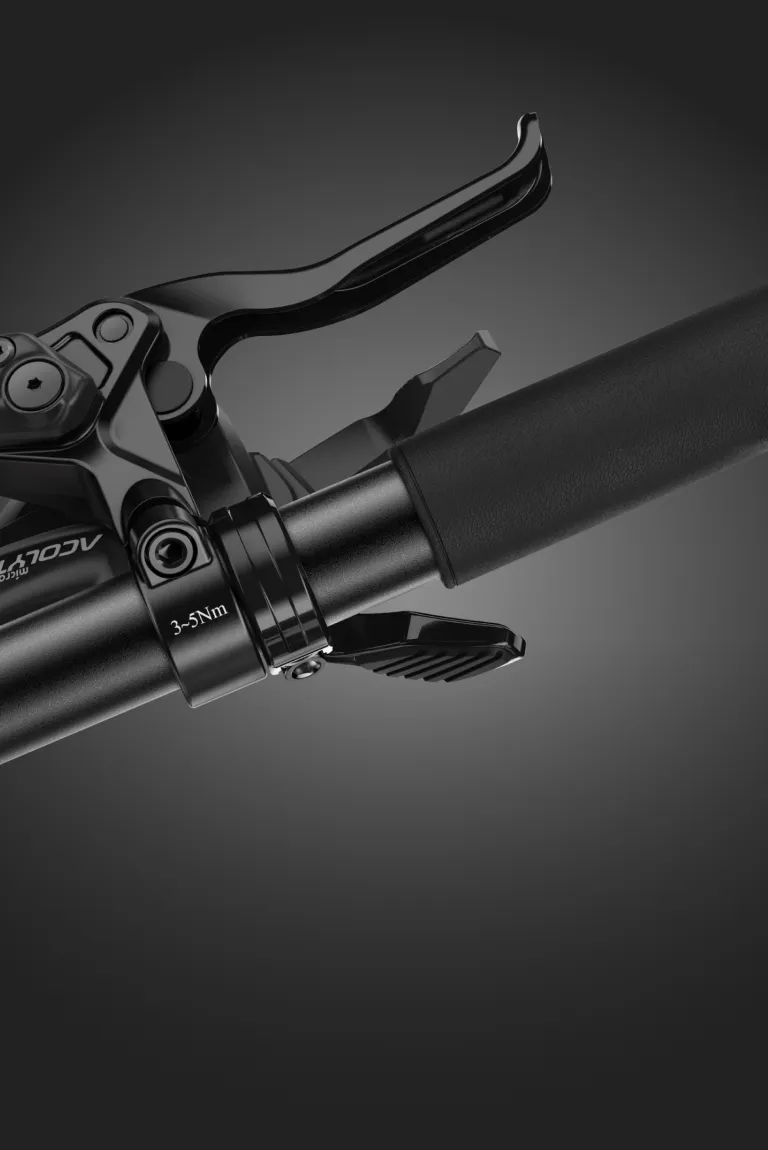 Detailansicht des schwarzen Trigger-Schalthebels am woom EXPLORE e E-Bike.